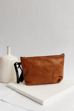 Load image into Gallery viewer, Naomi Leather Zipper Clutch | Camel
